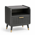 Comodino moderno in legno nero con dettagli oro, cassetto e vano aperto, 50 × 40 × 60 cm